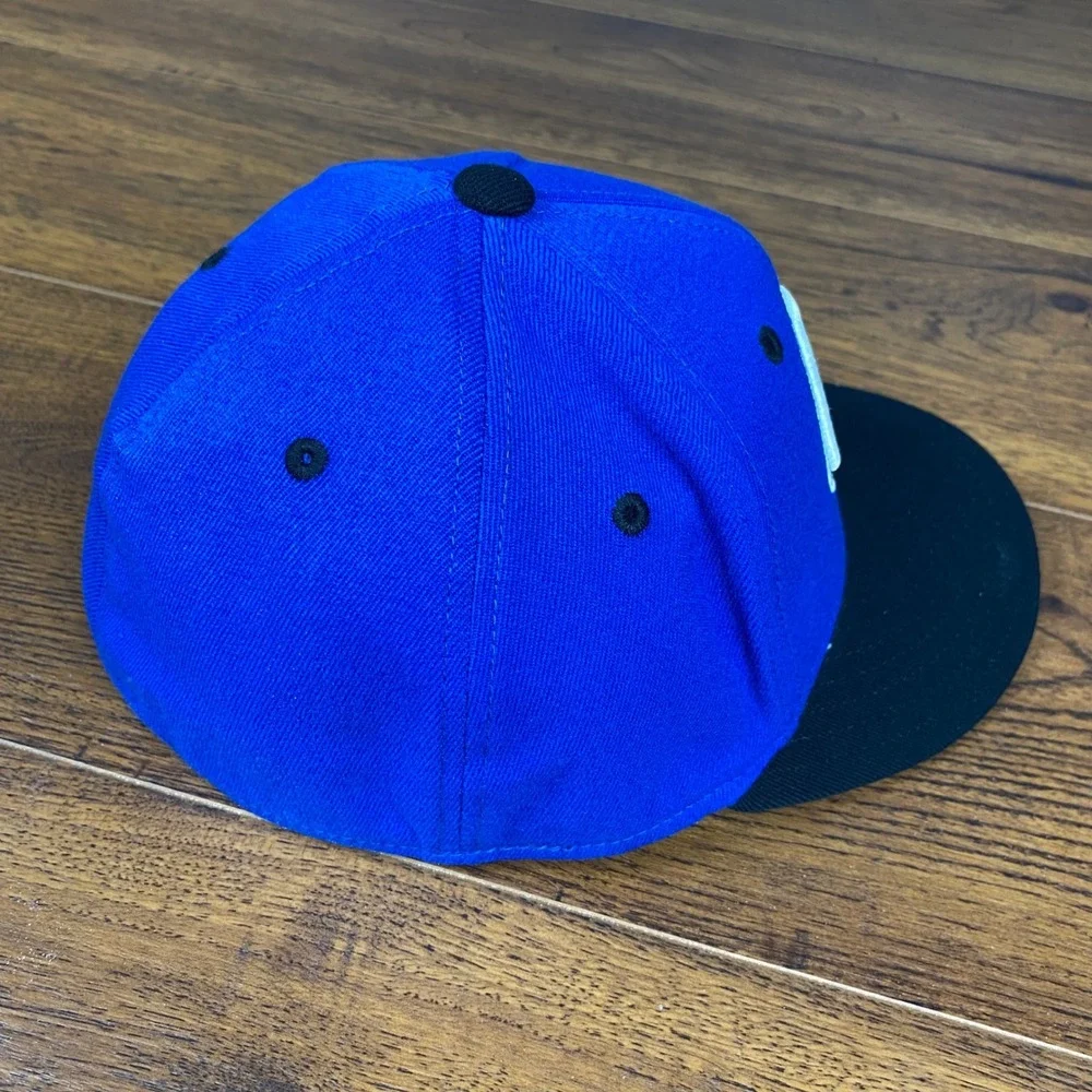 Adidas Grand Valley State Lakers GV Blue Black Flat Visor Flex Hat S/M TV51Z